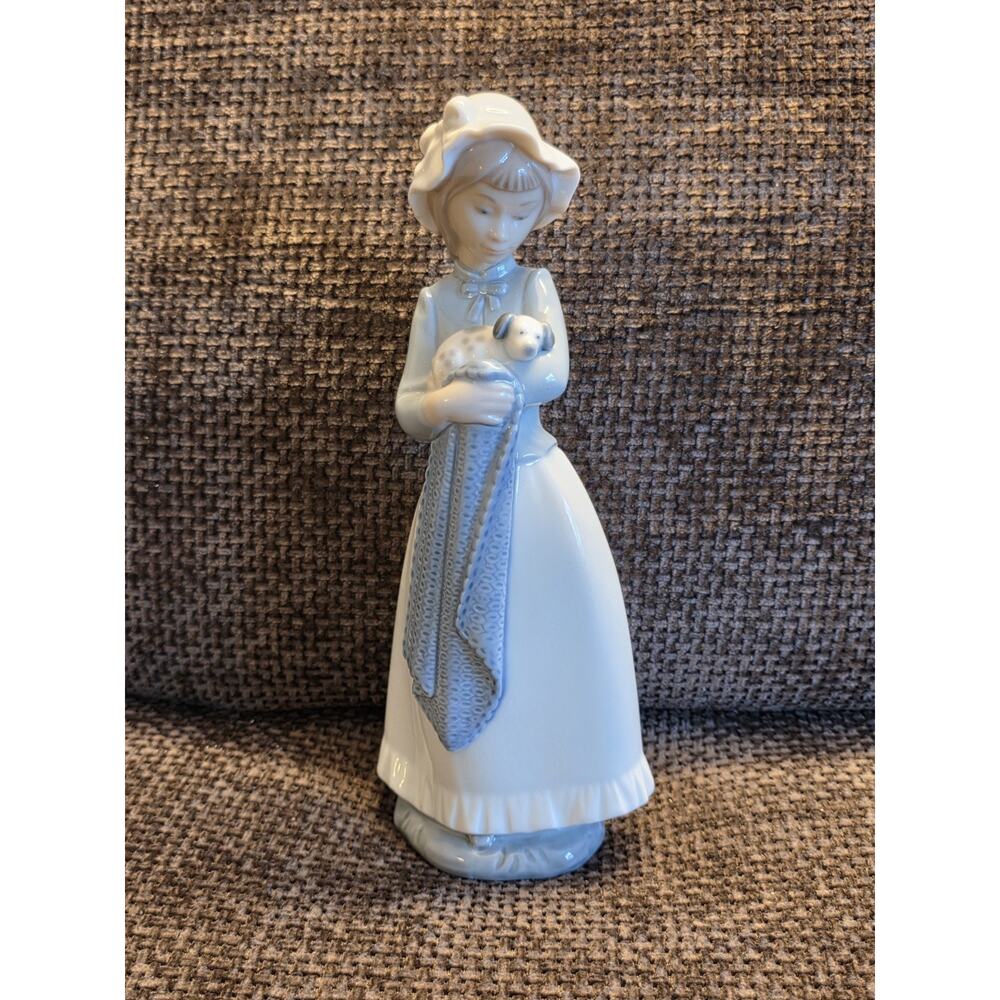 Lladro Nao #241 Girl Holding Puppy in Blanket Collectible Porcelain Figurine 10"